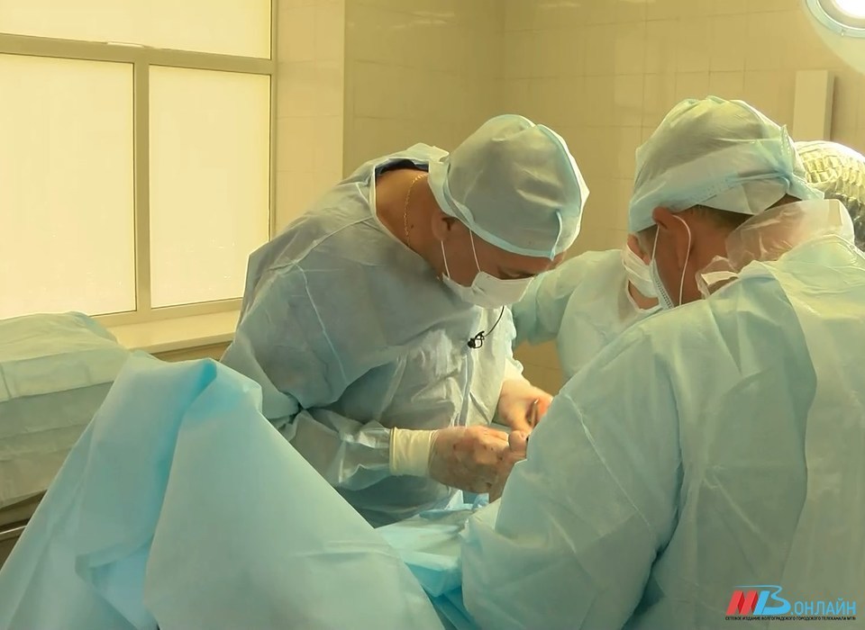 В Волгограде врачи удалили жительнице Санкт-Петербурга тромб из головного мозга